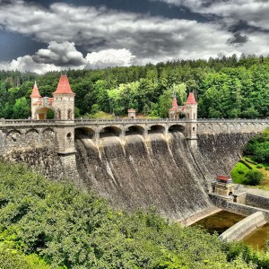 Les Království